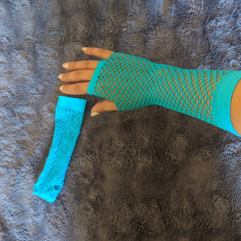 Blue Fishnet Gloves